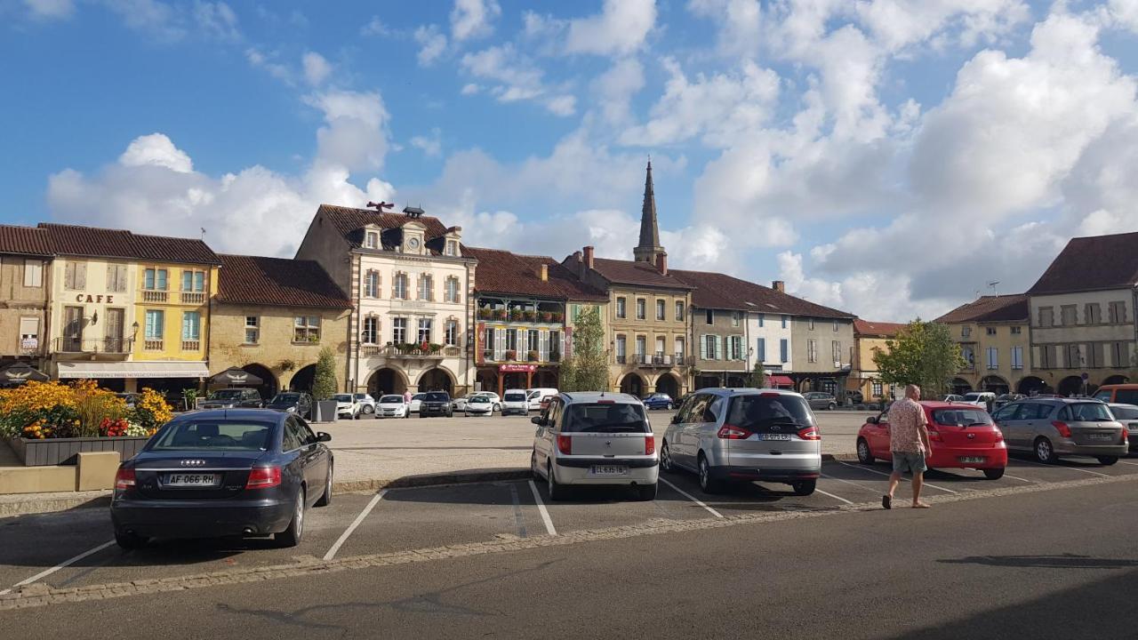 Le Peyroutet Apartment Cazaux-Villecomtal Bagian luar foto