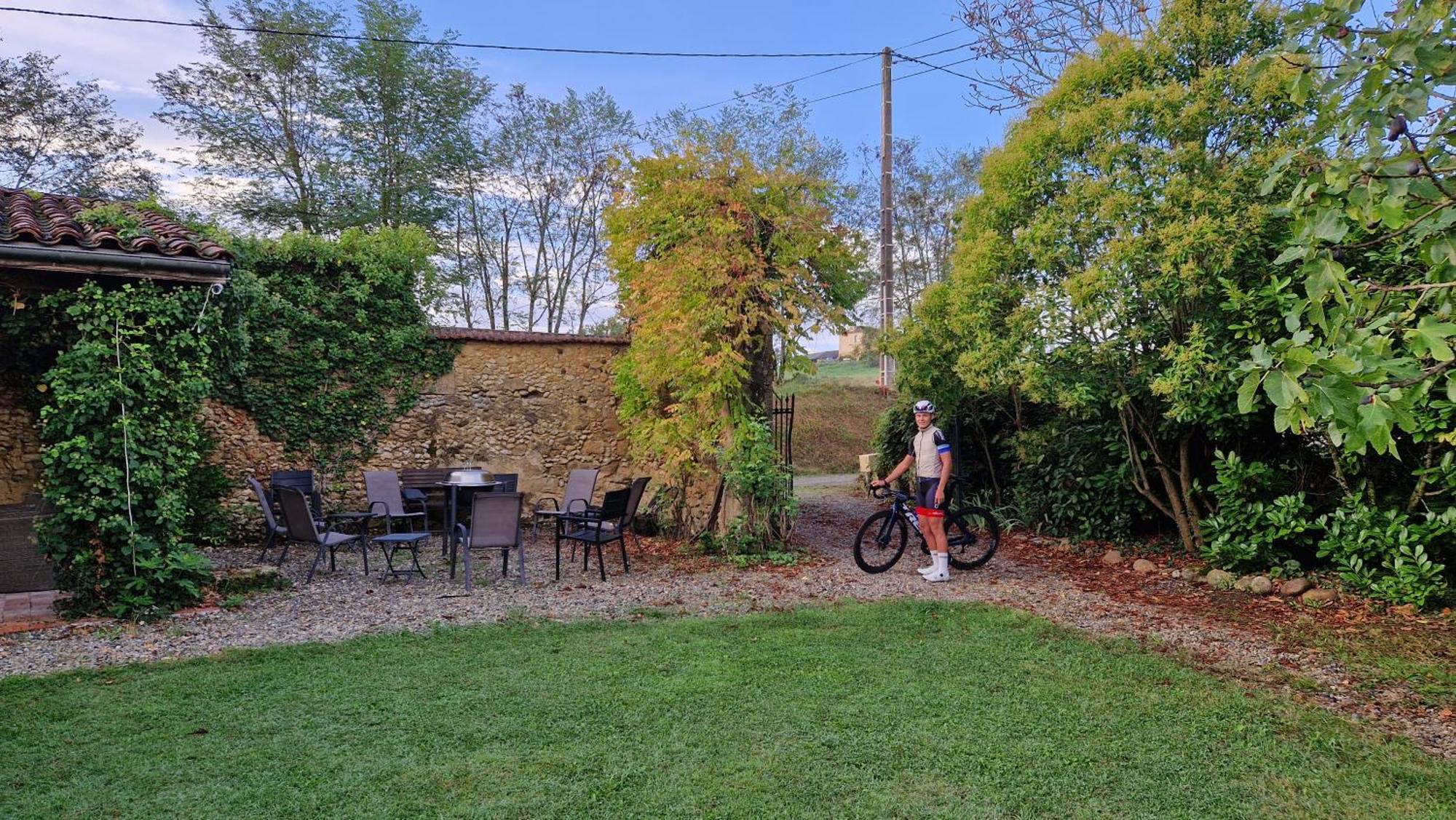 Le Peyroutet Apartment Cazaux-Villecomtal Bagian luar foto